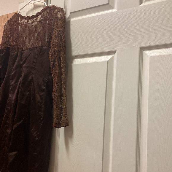 what ; brown ( on the top ) see thru design with flowers with zipper. its cute💫 - Picture 13 of 15